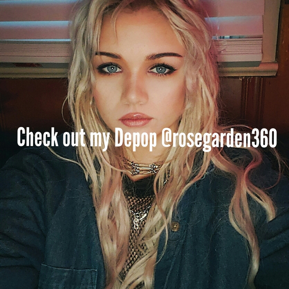 I sell vintage, grunge, furs, and fashion!